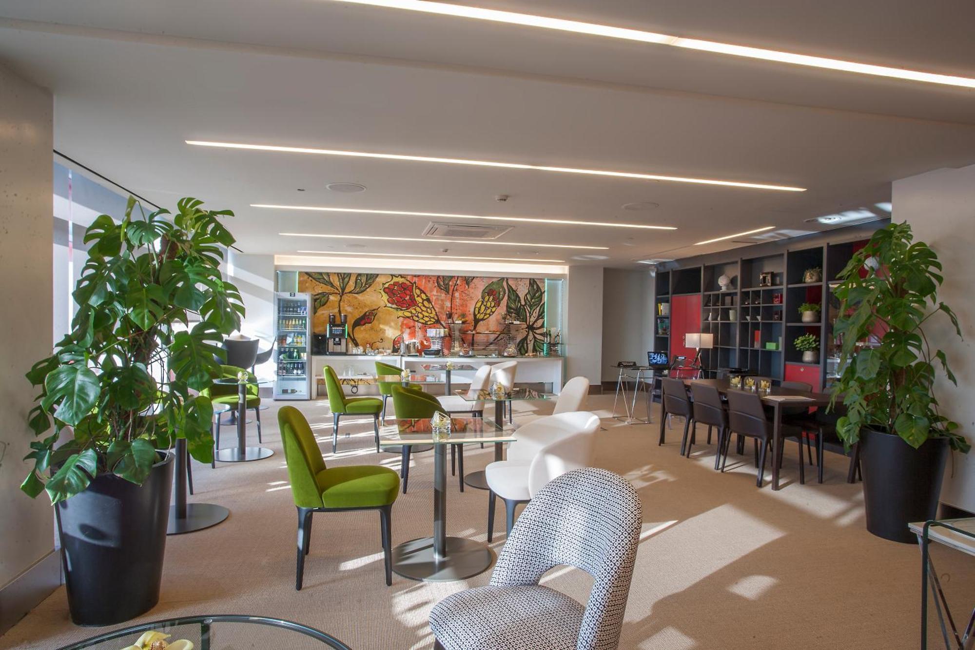 Hotel Puerta America Madrid Exterior foto The hotel's lobby