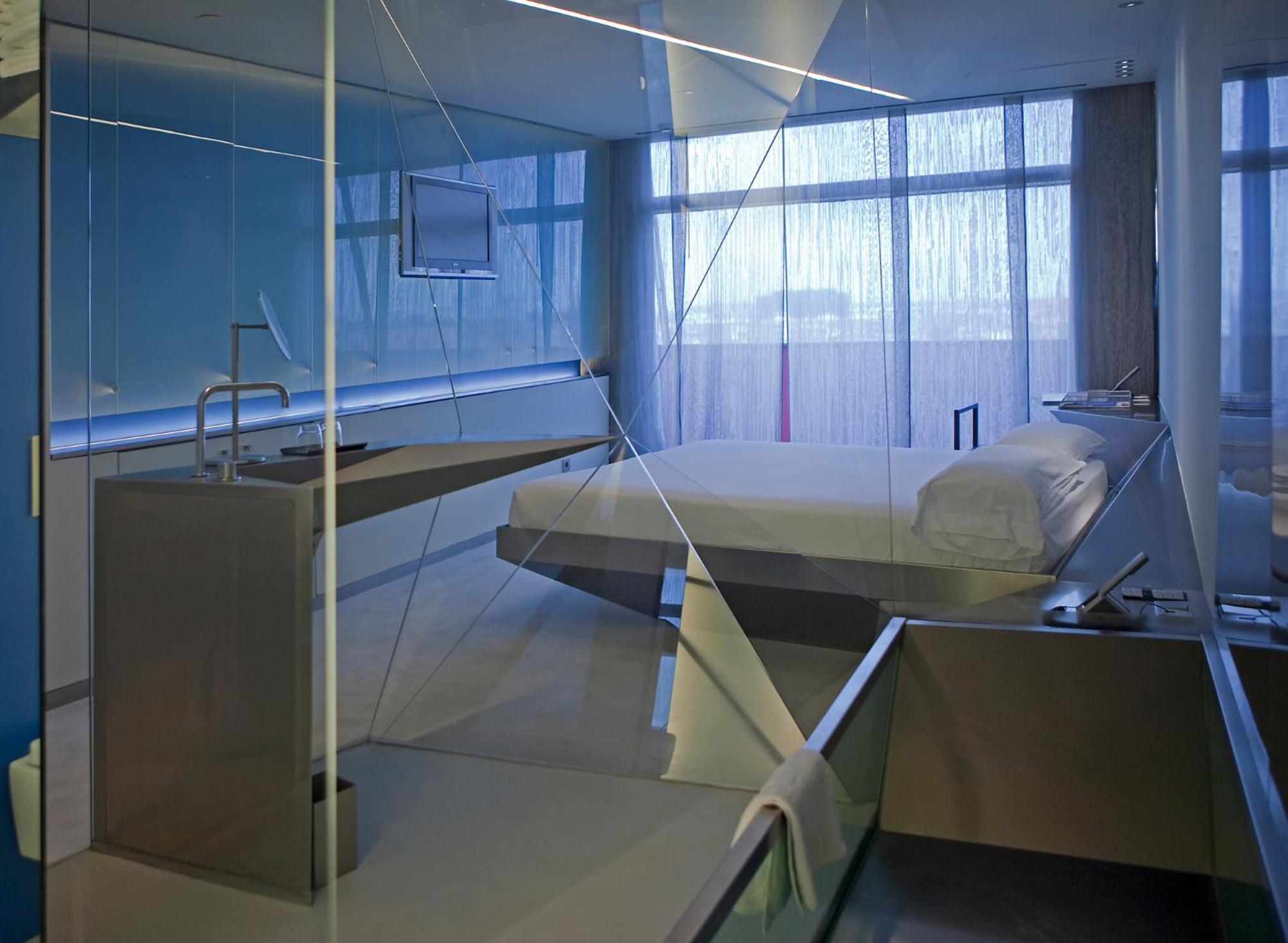 Hotel Puerta America Madrid Exterior foto A room at the Standard East Village
